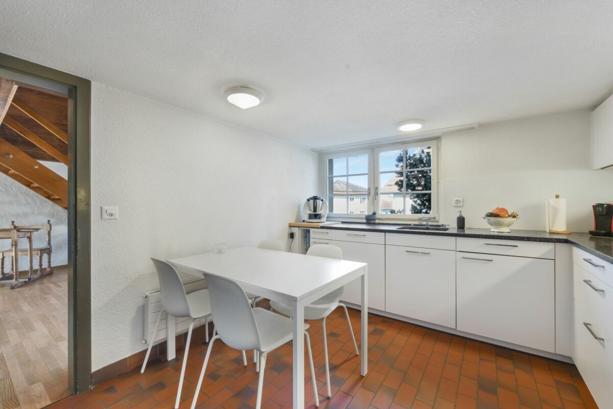 6.5 ZIMMER DOPPELEINFAMILIENHAUS MIT GROSSEM GARTEN UND EINLIEGERWOHNUNG