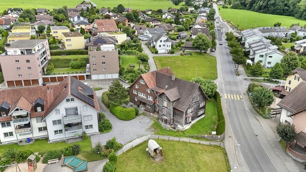 6.5 ZIMMER DOPPELEINFAMILIENHAUS MIT GROSSEM GARTEN UND EINLIEGERWOHNUNG 24