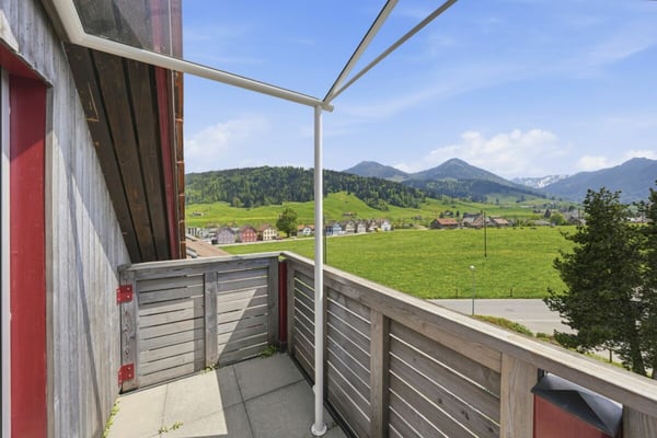 Charmante kernsanierte Dachwohnung mit Balkon und Weitsicht in idyllischem Urnäsch 14