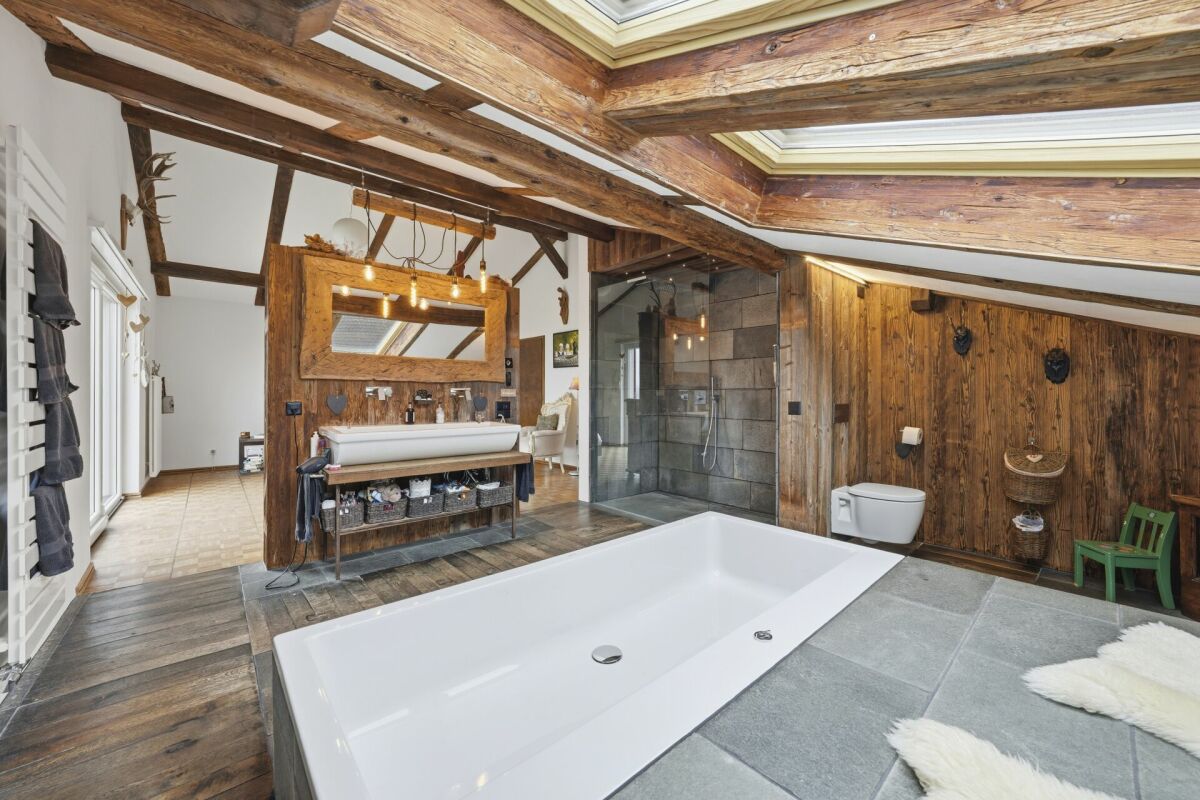 Einzigartiges Anwesen mit Naturpool, Weinberg und Spa-Oase in traumhafter Lage von Klingnau