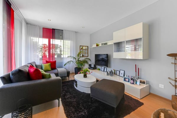 Modernes Wohnerlebnis mit Weitblick -  Einfamilienhaus mit Pool, Gartenidylle  und Panoramasicht 5