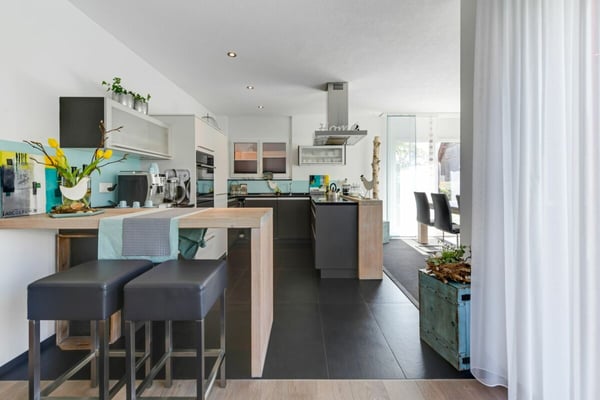 Modernes Wohnerlebnis mit Weitblick -  Einfamilienhaus mit Pool, Gartenidylle  und Panoramasicht 7
