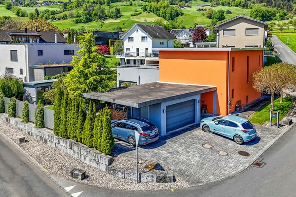 Modernes Wohnerlebnis mit Weitblick -  Einfamilienhaus mit Pool, Gartenidylle  und Panoramasicht 4