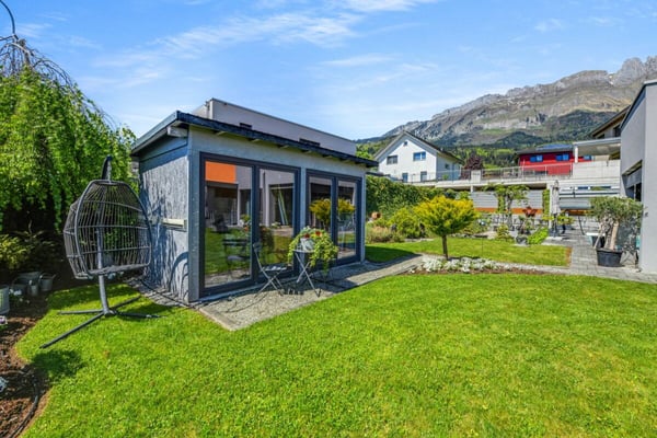 Modernes Wohnerlebnis mit Weitblick -  Einfamilienhaus mit Pool, Gartenidylle  und Panoramasicht 24