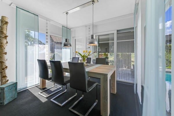 Modernes Wohnerlebnis mit Weitblick -  Einfamilienhaus mit Pool, Gartenidylle  und Panoramasicht 10