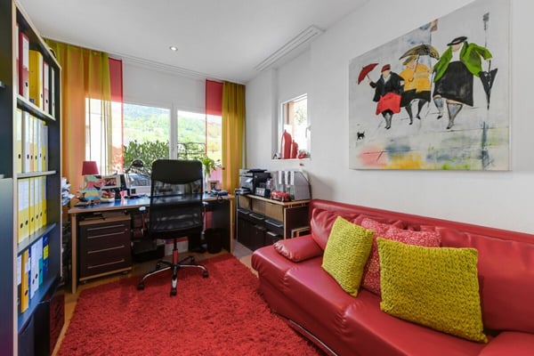 Modernes Wohnerlebnis mit Weitblick -  Einfamilienhaus mit Pool, Gartenidylle  und Panoramasicht 12