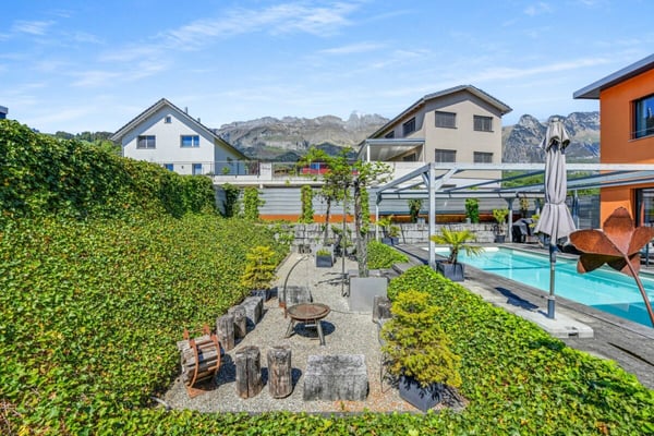 Modernes Wohnerlebnis mit Weitblick -  Einfamilienhaus mit Pool, Gartenidylle  und Panoramasicht 25