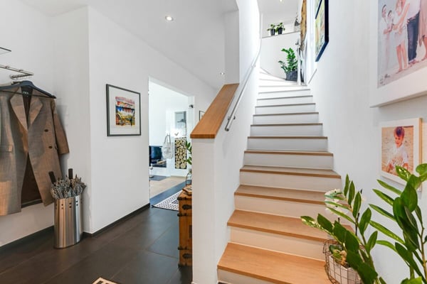 Modernes Wohnerlebnis mit Weitblick -  Einfamilienhaus mit Pool, Gartenidylle  und Panoramasicht 8