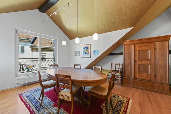 Mietkauf: Zeitlose Eleganz mit Weitblick - stilvolle Maisonette-Dachwohnung im Herzen von Wil SG 5