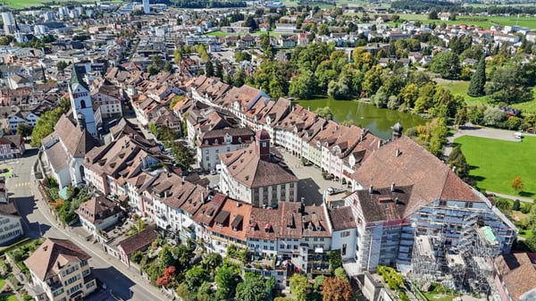 Mietkauf: Zeitlose Eleganz mit Weitblick - stilvolle Maisonette-Dachwohnung im Herzen von Wil SG 34