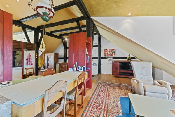 Mietkauf: Zeitlose Eleganz mit Weitblick - stilvolle Maisonette-Dachwohnung im Herzen von Wil SG 4