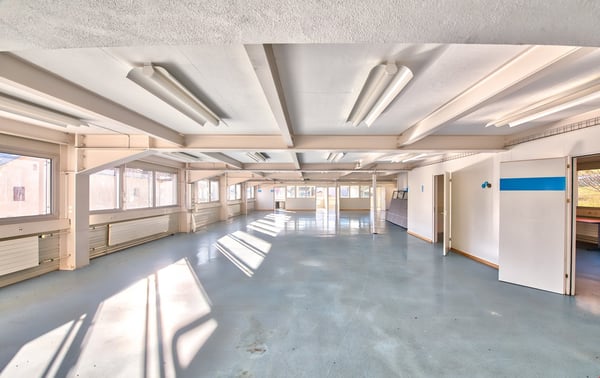 Local commercial / industriel à louer à Orvin – 380 m² 1