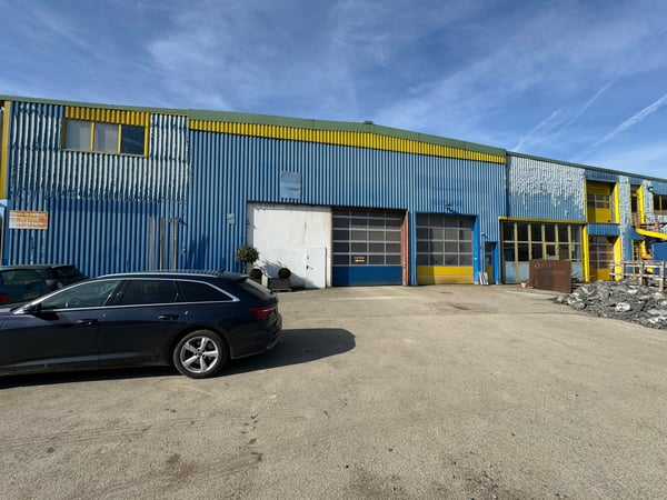 Grand entrepôt industriel à Porrentruy à louer env. 2227m2 16