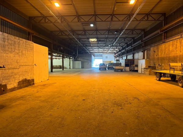 Grand entrepôt industriel à Porrentruy à louer env. 2227m2 8