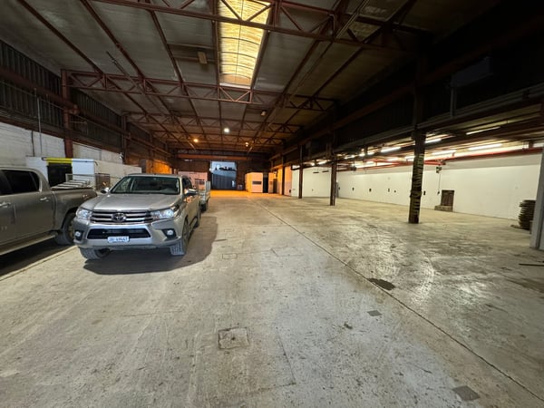 Grand entrepôt industriel à Porrentruy à louer env. 2227m2 11