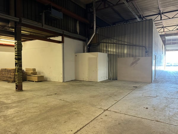 Grand entrepôt industriel à Porrentruy à louer env. 2227m2 3