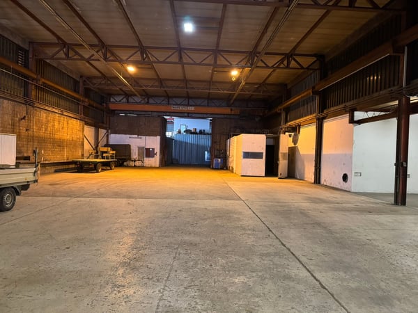 Grand entrepôt industriel à Porrentruy à louer env. 2227m2 1