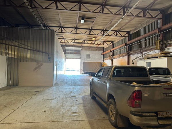 Grand entrepôt industriel à Porrentruy à louer env. 2227m2 2