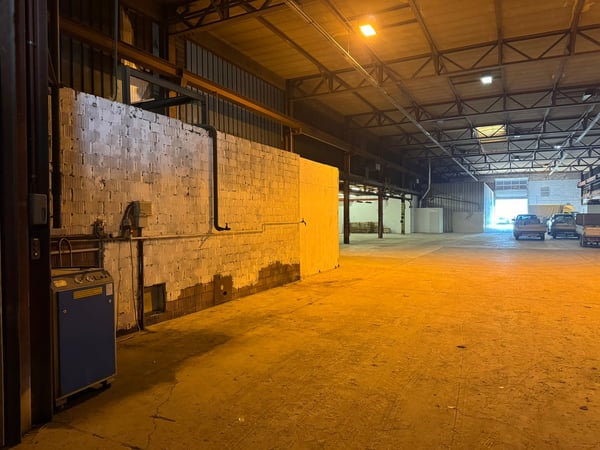 Grand entrepôt industriel à Porrentruy à louer env. 2227m2 10