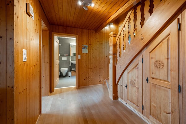 Wohnen im Grünen – charmantes Einfamilienhaus mit eigenem Waldstück in Ulisbach 25