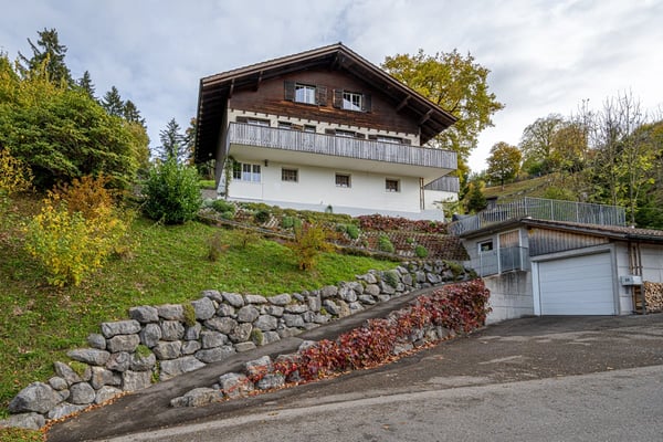 Wohnen im Grünen – charmantes Einfamilienhaus mit eigenem Waldstück in Ulisbach 2