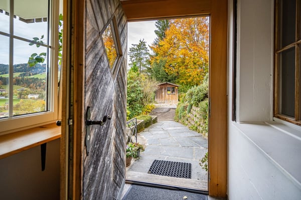 Wohnen im Grünen – charmantes Einfamilienhaus mit eigenem Waldstück in Ulisbach 10