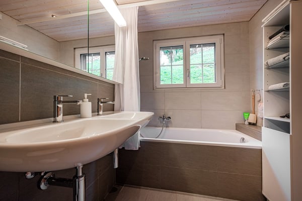 Wohnen im Grünen – charmantes Einfamilienhaus mit eigenem Waldstück in Ulisbach 24