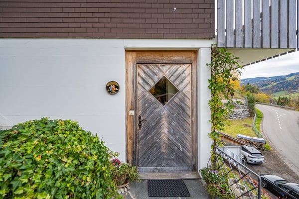 Wohnen im Grünen – charmantes Einfamilienhaus mit eigenem Waldstück in Ulisbach 9