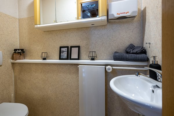 Zweifamilienhaus mit Potenzial 23