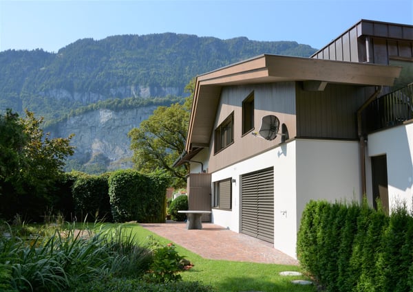 Moderne 3.5-Zimmer-Terrassenwohnung - private Wohnoase in Meiringen