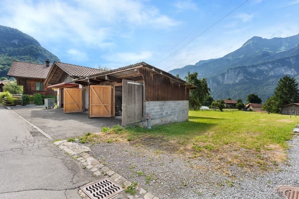 Bauernhaus / Ferienhaus mit separaten Doppelgaragen 50