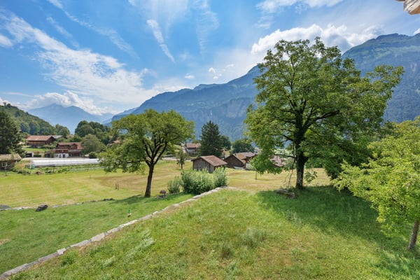 Bauernhaus / Ferienhaus mit separaten Doppelgaragen 2