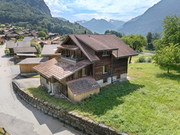 Bauernhaus / Ferienhaus mit separaten Doppelgaragen 4