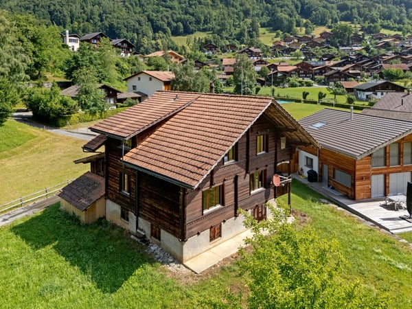 Bauernhaus / Ferienhaus mit separaten Doppelgaragen 3