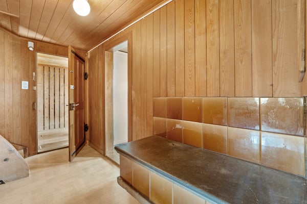Bauernhaus / Ferienhaus mit separaten Doppelgaragen 17