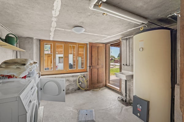 Bauernhaus / Ferienhaus mit separaten Doppelgaragen 12