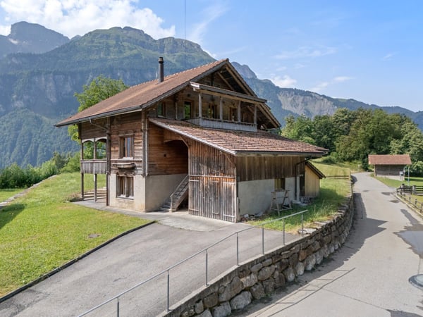 Bauernhaus / Ferienhaus mit separaten Doppelgaragen 5