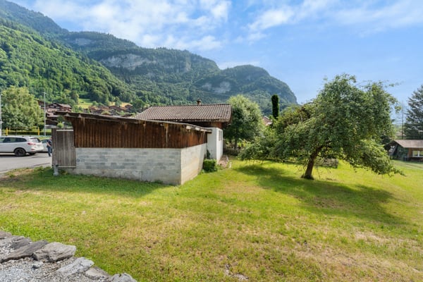 Bauernhaus / Ferienhaus mit separaten Doppelgaragen 51