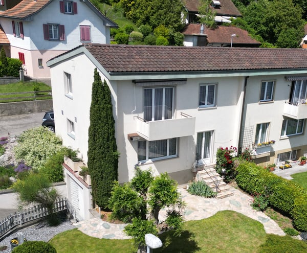 4.5 Zimmer Doppeleinfamilienhaus an sonniger Lage 1