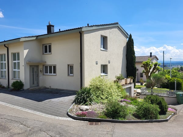 4.5 Zimmer Doppeleinfamilienhaus an sonniger Lage 4