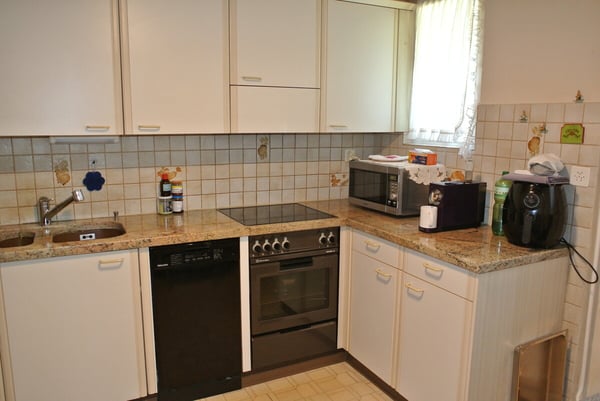 Grosses 2-Familienhaus mit mechanischer Werkstatt 8