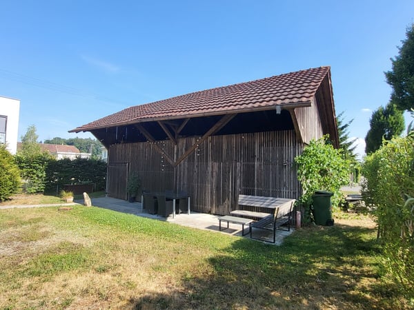 Grosszügiges Zweifamilienhaus mit Wohnpavillon 13