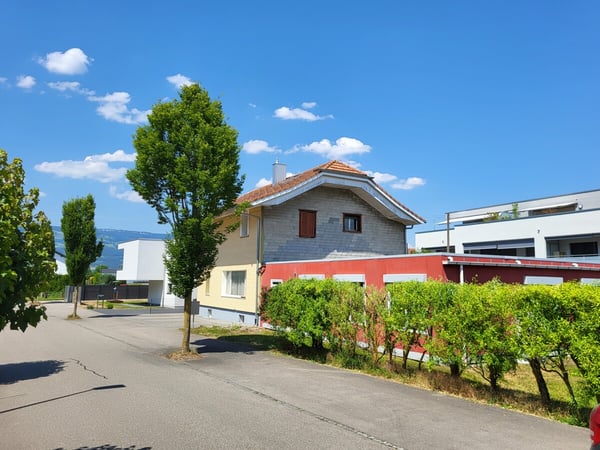 Grosszügiges Zweifamilienhaus mit Wohnpavillon 2
