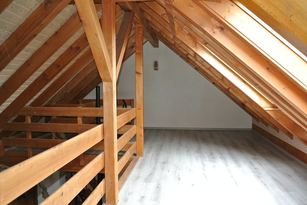 Helle 3.5 Zimmer Dachwohnung mit Galerie 11