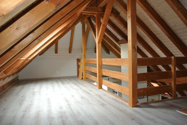 Helle 3.5 Zimmer Dachwohnung mit Galerie 10