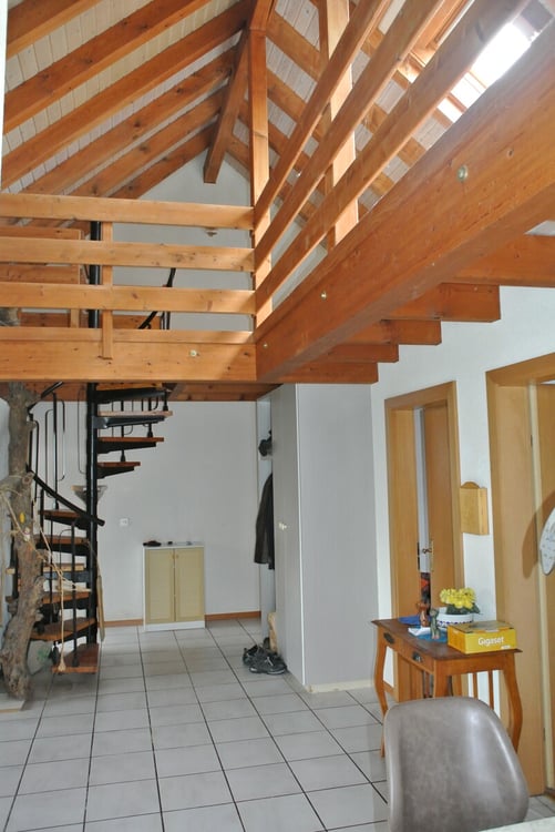 Helle 3.5 Zimmer Dachwohnung mit Galerie 9