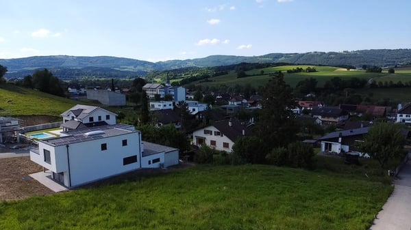 Terrain équipé avec projet de construction et permis en force 1