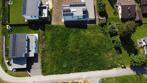 Terrain équipé avec projet de construction et permis en force 5