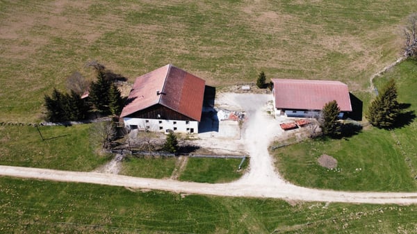 VENDRE - Ferme d'exception aux Franches-Montagnes avec potentiel unique 1