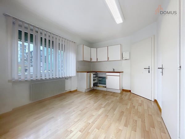 louer ? Bureaux polyvalents de 16 m² en face de la gare de Delémont 6